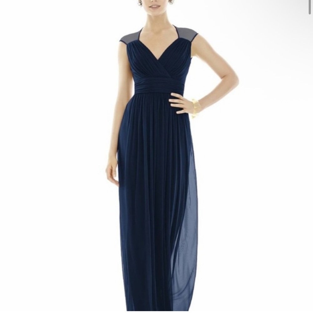 🍒 Alfred Sung Navy V-Neck Chiffon Evening Gown